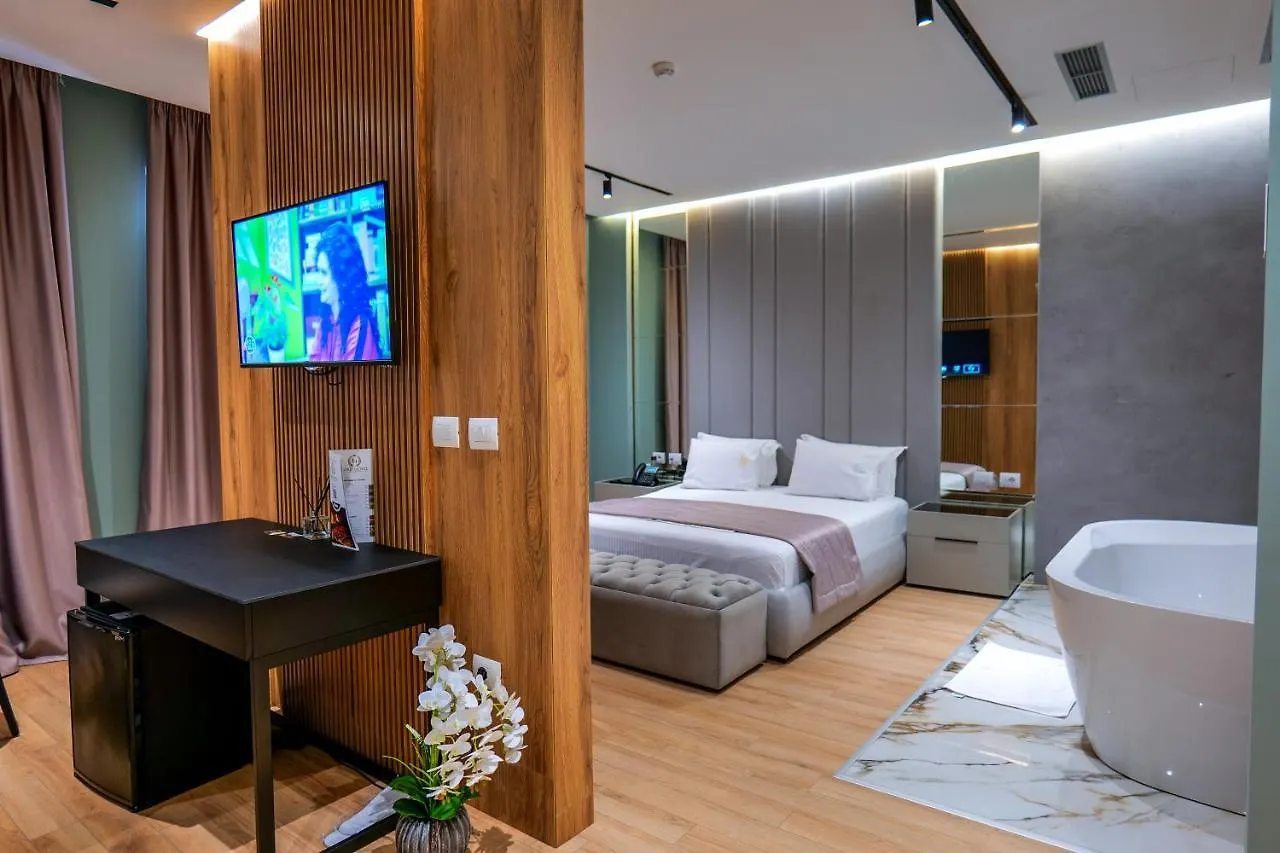 Lord Hotel Tirana 4*,